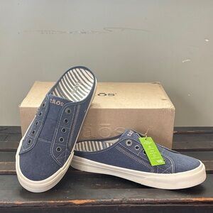 Taos Footwear Women’s Navy Slip-On Sneakers NWT